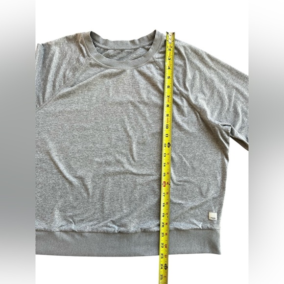 Vuori Gray Women's Top - Picture 6 of 8